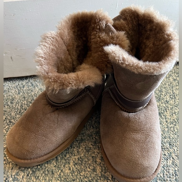 Fuzzy boots - Picture 3 of 8